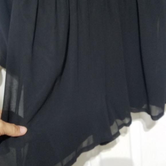 Express shorts romper - Picture 2 of 4